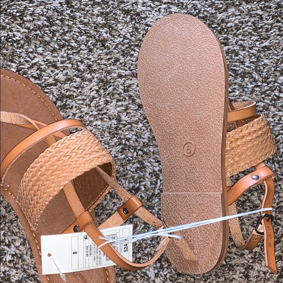 Universal Thread Womans Tan Sandals - Picture 2 of 4